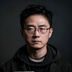 明星黑料编辑部主编圈内观察员的专业头像，严肃职业风格